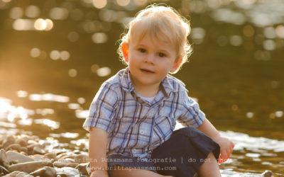 Vier kleine Jungs an der Ruhr | Babyfotografie und Kinderfotografie Dortmund