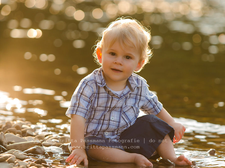 Vier kleine Jungs an der Ruhr | Babyfotografie und Kinderfotografie Dortmund