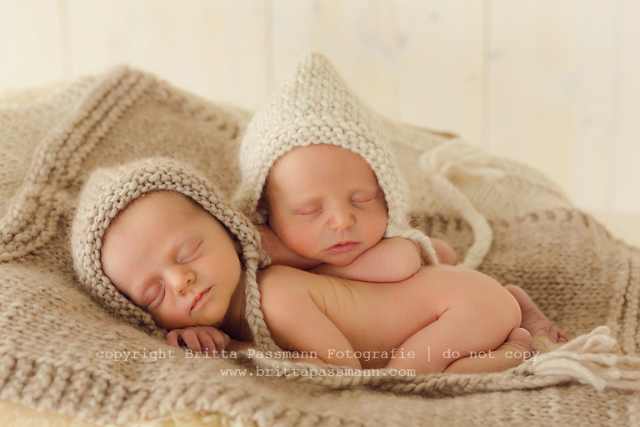 Zwillingsfotos | Liara und Leonas | 8 Tage alt | Neugeborenenfotografie Dortmund