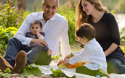 Fröhliche Familienfotos an der Ruhr | Babyfotos in der Natur