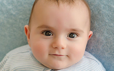 Babyfotos in Dortmund | Jonas 4 Monate alt | Fröhliche Babyfotografie