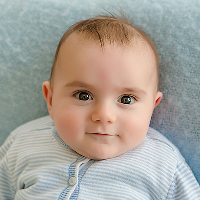 Babyfotos in Dortmund | Jonas 4 Monate alt | Fröhliche Babyfotografie
