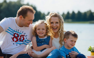 Picknick am Strand – ungezwungene Familienfotos