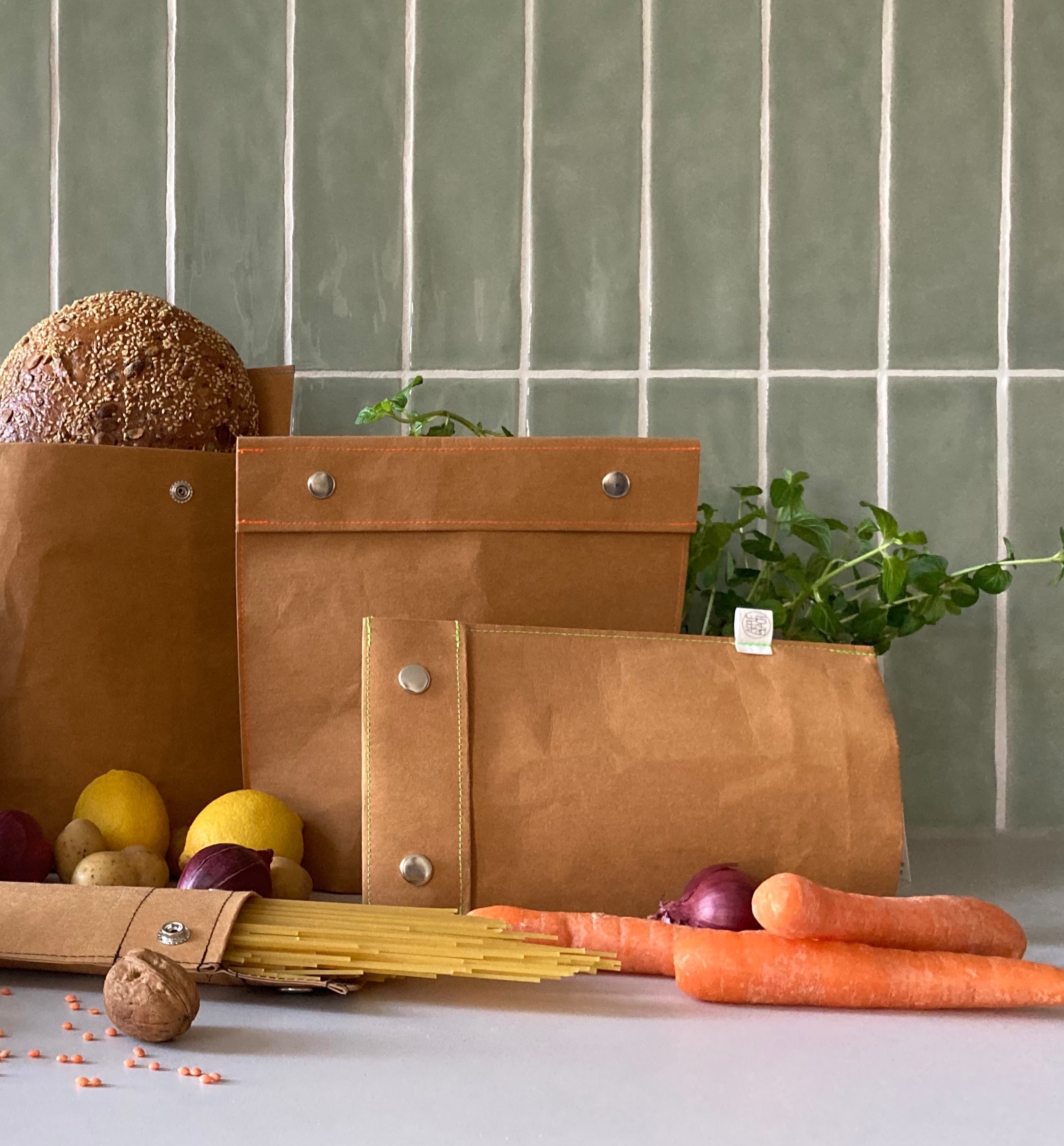 Britta-Passmann-Fotografie-Dortmund-Neugeborenenfotos-Newbornfotos-Babyfotos-Fotoshooting__unverpackt_snappapp_Taschen aus Piñatex_applebeach_aplerbeck_unverpackt-laden_Lunchbag_Snacktüte