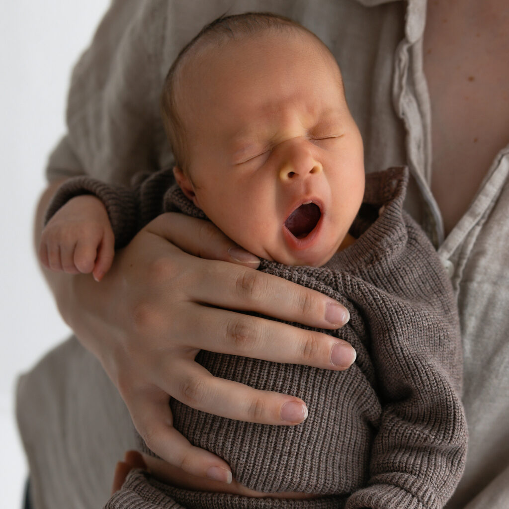 Britta-Passmann-Fotografie-Dortmund-Neugeborenenfotos-Newbornfotos-Babyfotos-Fotoshooting_Fresh48-Shooting_Neugeborenenfotos_im_Krankenhaus