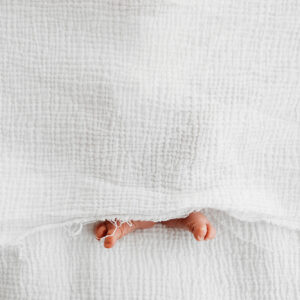 Neugeborenenfotos-Babyfotos-Dortmund-Fotograf-Britta-Passmann-Fotografie-019 Britta-Passmann-Fotografie-Dortmund-Neugeborenenfotos-Newbornfotos-Babyfotos-Fotoshooting_Fresh48-Shooting_Neugeborenenfotos_im_Krankenhaus